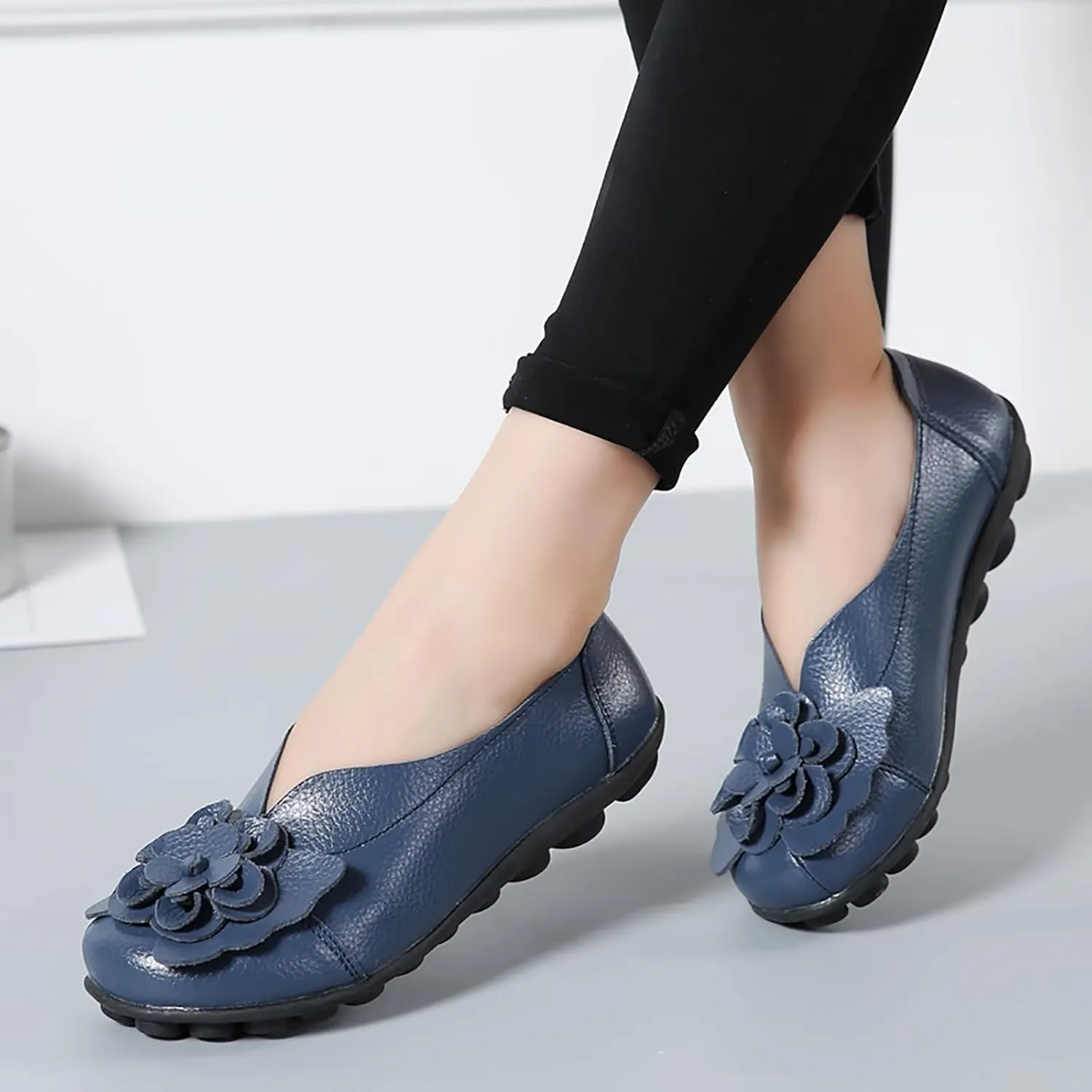 Slip on Loafers for Women Leather Flowers Loafers Comfortable Walking Work Flats Shoes Lightweight Soft Sole Flat Shoes Round Toe Summer Shoe