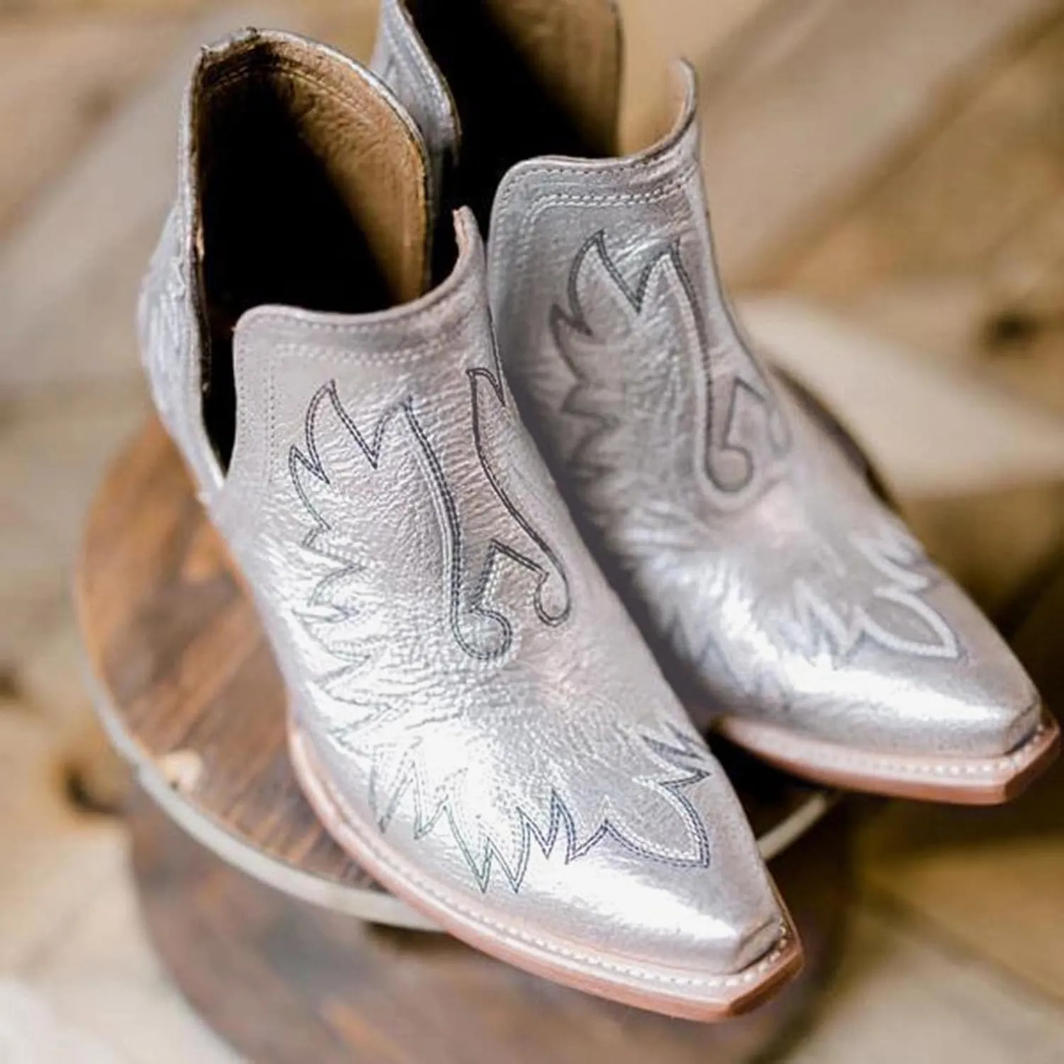 ZBYY Women Vintage Embroidered Cowgirl Boots Retro Short Square Toe Western Ankle Boots Chunky Heel Pull On Short Booties